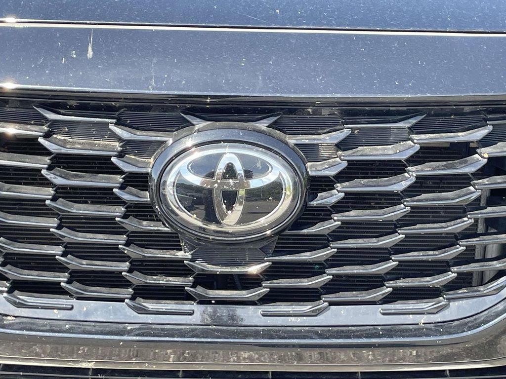 Used 2023 Toyota Highlander XSE FWD image 6