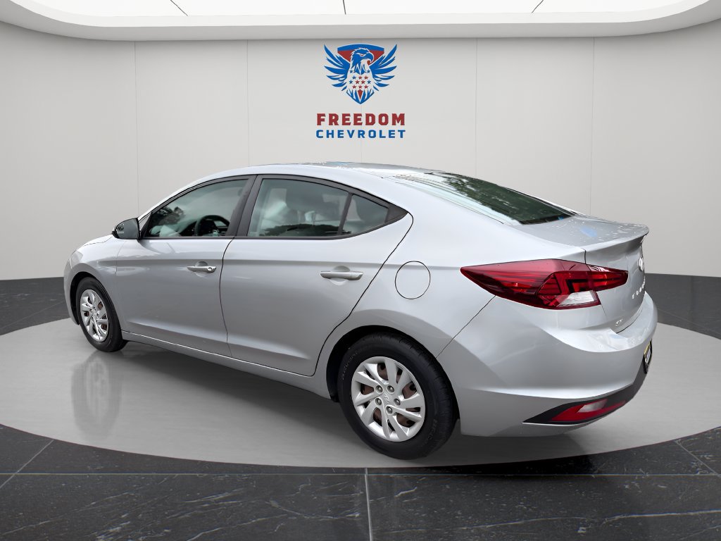 Used 2020 Hyundai Elantra SE FWD image 3
