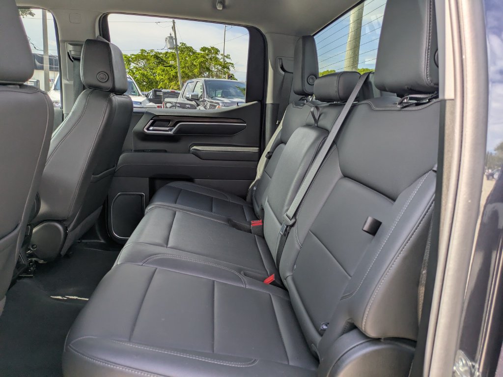 Used 2025 GMC Sierra 1500 SLT AWD/4WD image 14