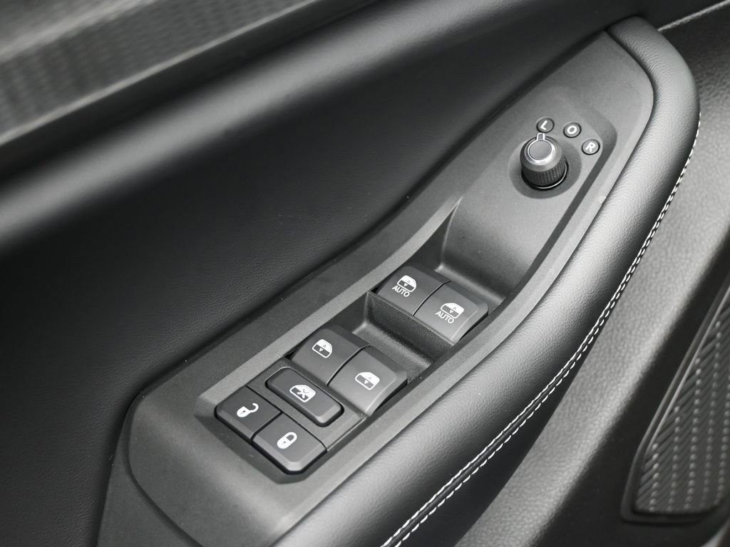 Used 2025 Jeep Grand Cherokee Laredo image 16