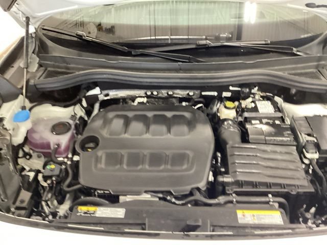 Used 2025 Volkswagen Tiguan SEL R-Line AWD/4WD image 18