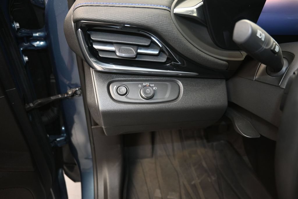 Certified 2024 Buick Envista Sport Touring w/ Convenience I Package FWD image 12