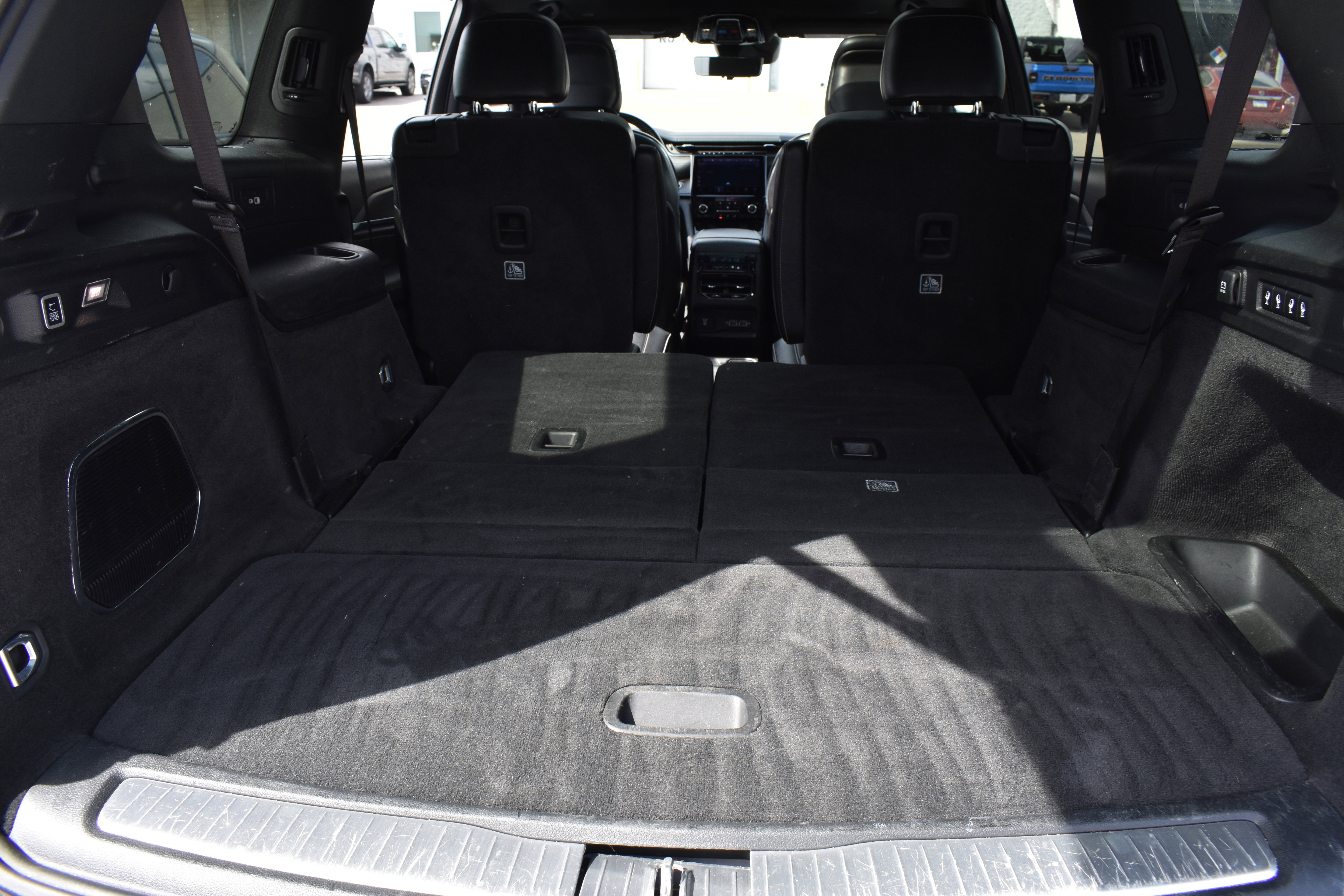 Used 2021 Jeep Grand Cherokee L Overland w/ Luxury Tech Group IV image 35