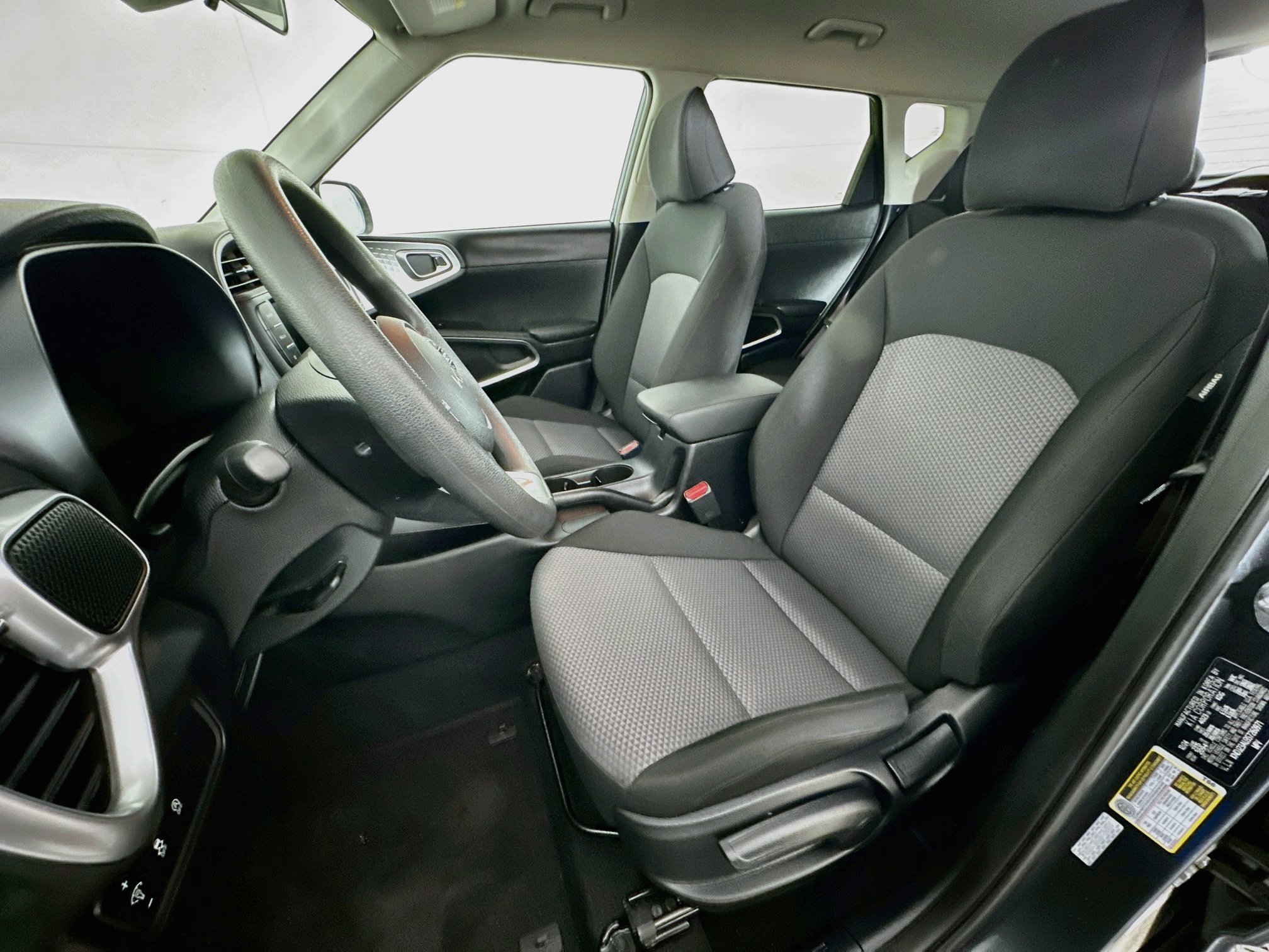 Used 2025 Kia Soul LX w/ LX Technology Package FWD image 13
