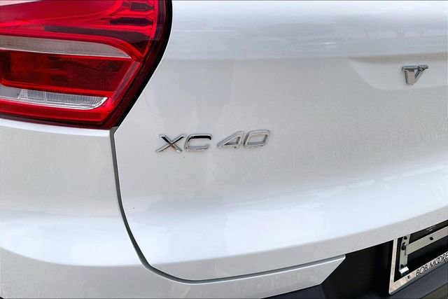 Used 2020 Volvo XC40 T4 R-Design FWD image 8