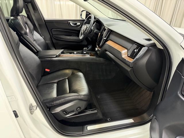 Used 2023 Volvo XC60 B5 Plus w/ Climate Package image 7