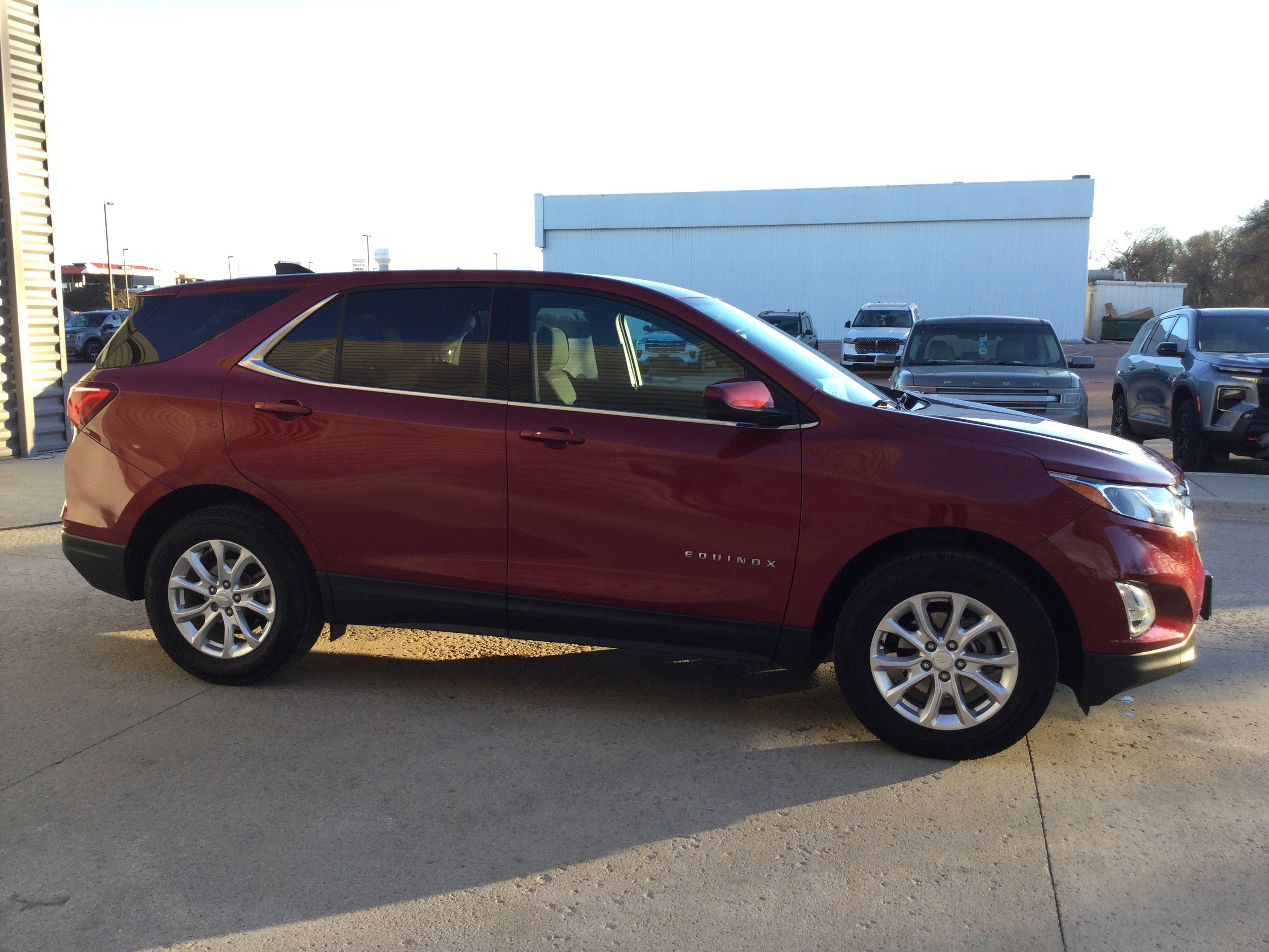Used 2020 Chevrolet Equinox LT image 3
