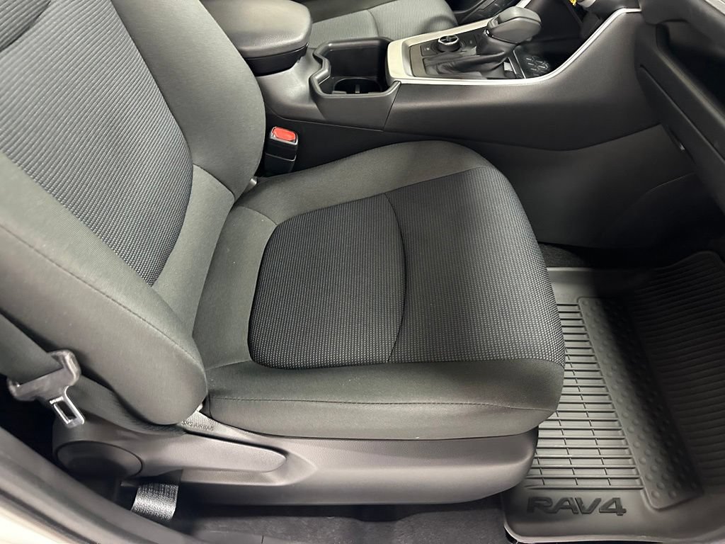 Used 2025 Toyota RAV4 LE AWD/4WD image 60