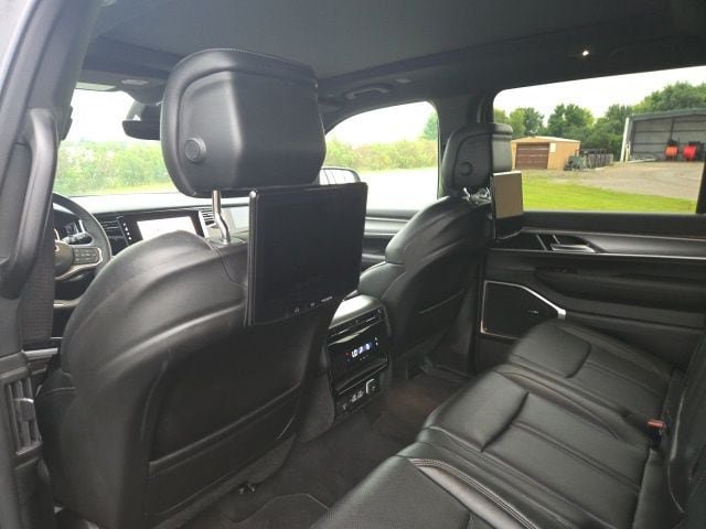 Used 2023 Jeep Wagoneer Series II AWD/4WD image 13