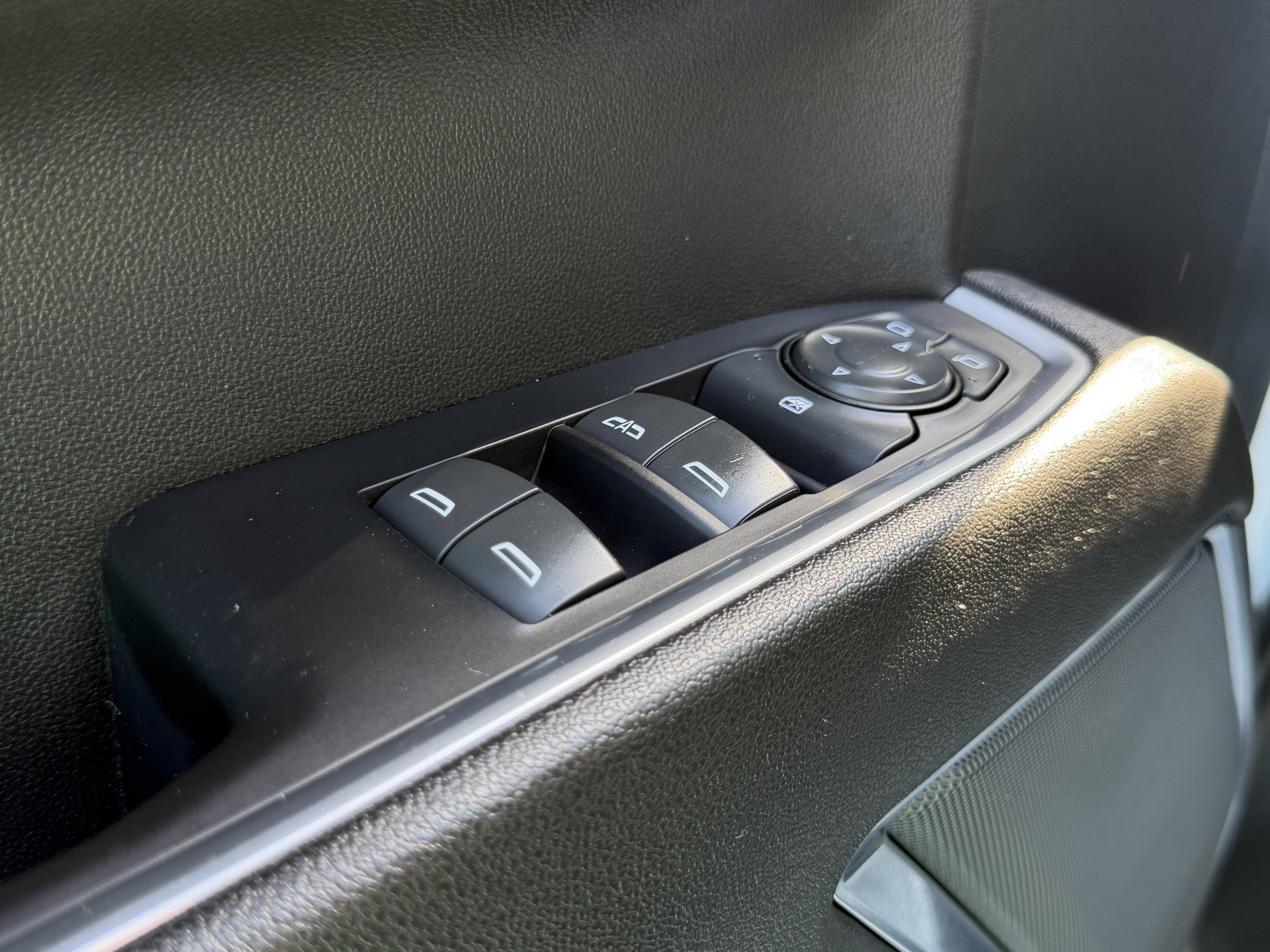 Used 2023 Chevrolet Silverado 1500 LT RWD image 14