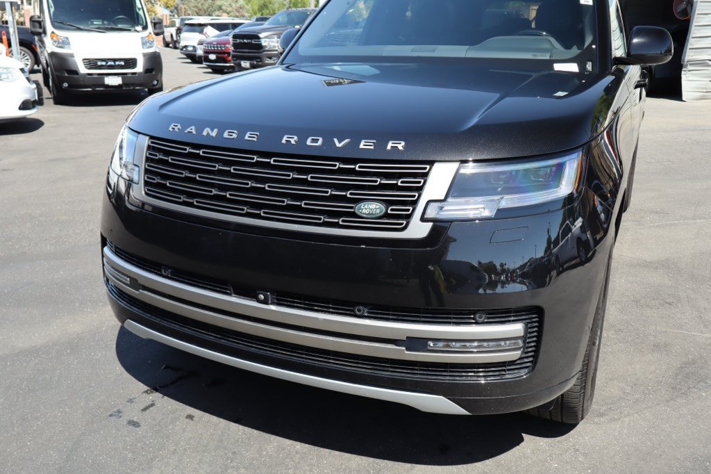 Used 2025 Land Rover Range Rover Long Wheelbase SE AWD/4WD image 9