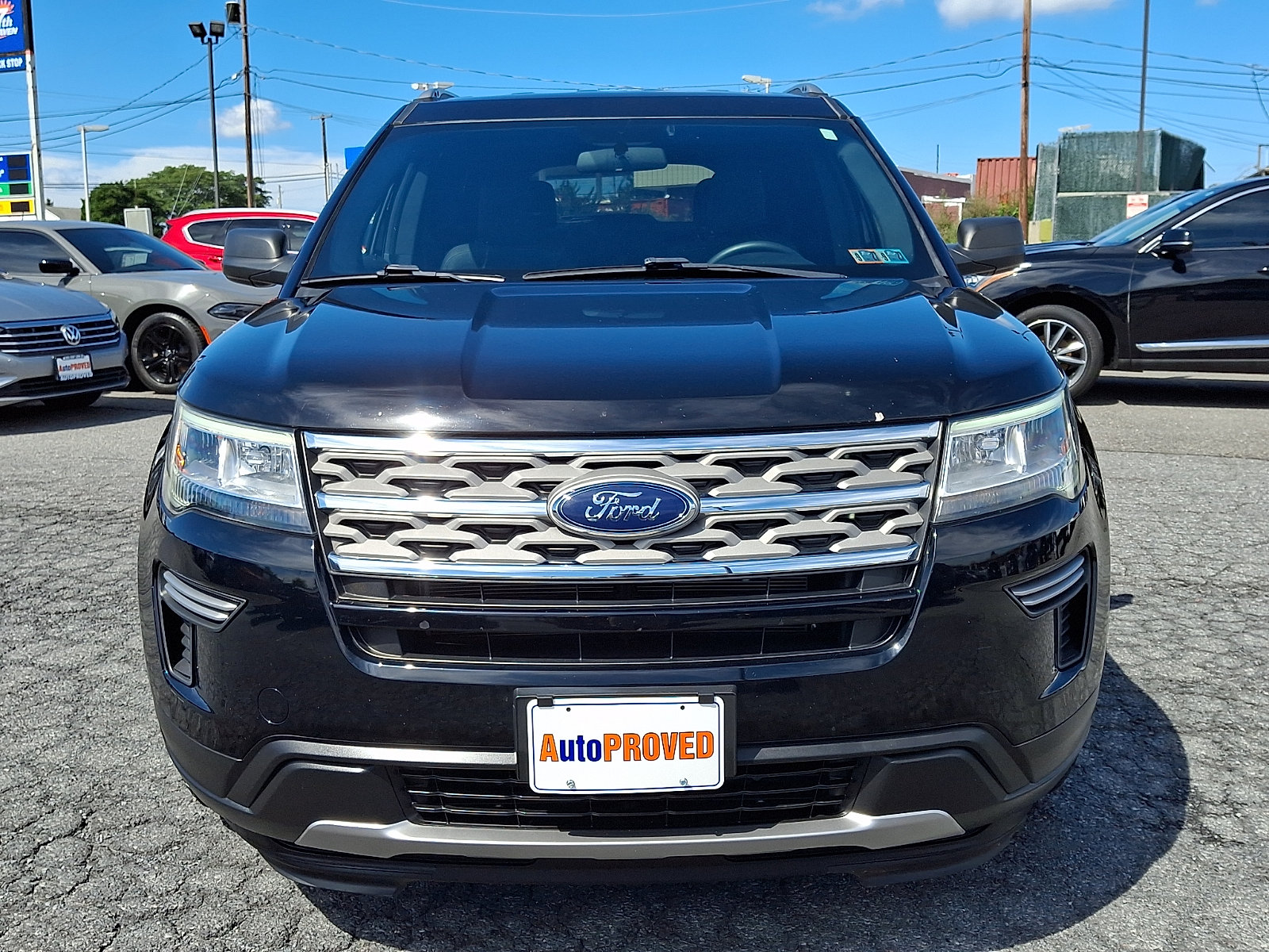 Used 2018 Ford Explorer XLT AWD/4WD image 2