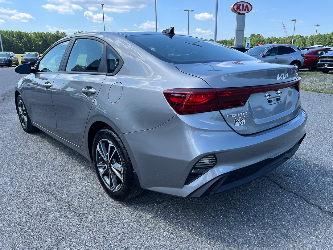 Used 2023 Kia Forte LXS FWD image 3