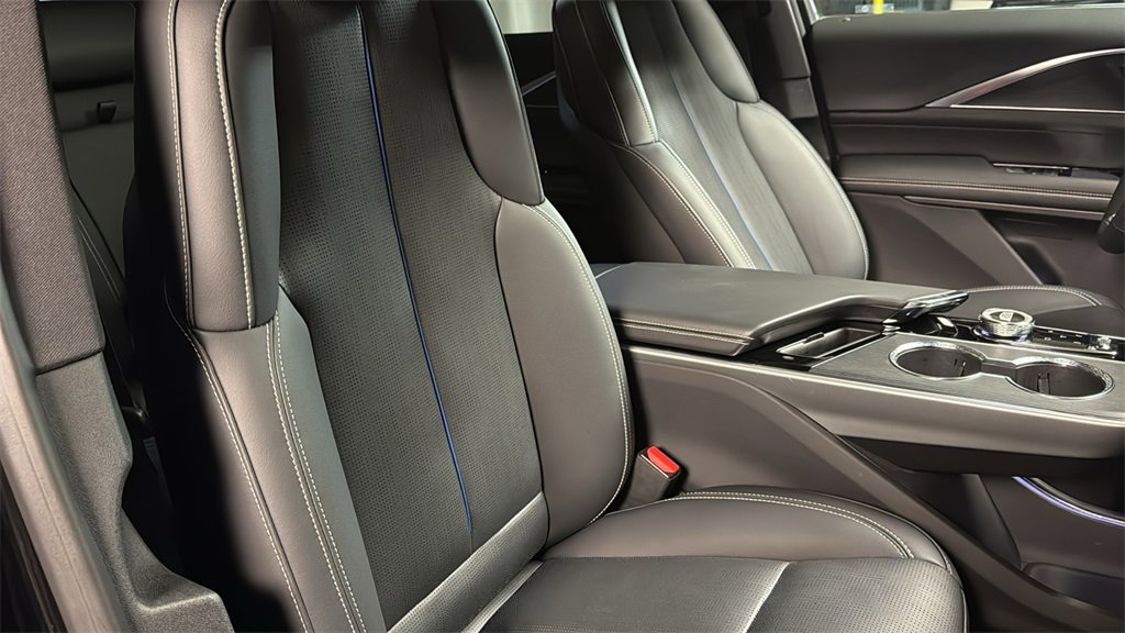 Used 2025 Cadillac Lyriq Sport image 12
