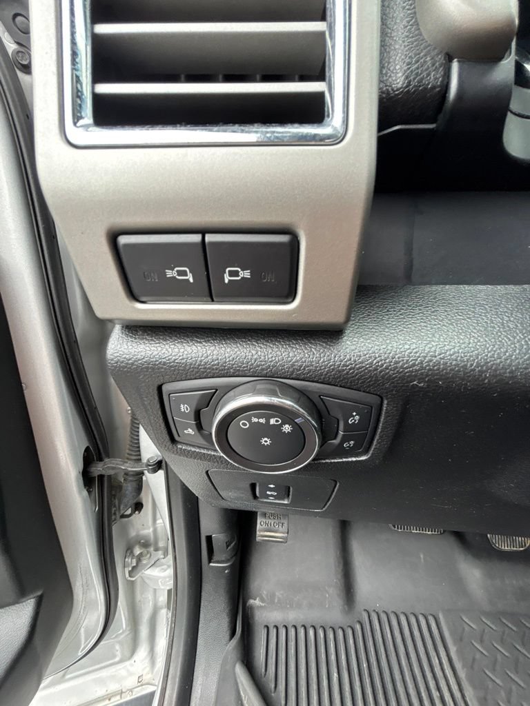 Used 2016 Ford F150 Lariat w/ Equipment Group 502A Luxury AWD/4WD image 18