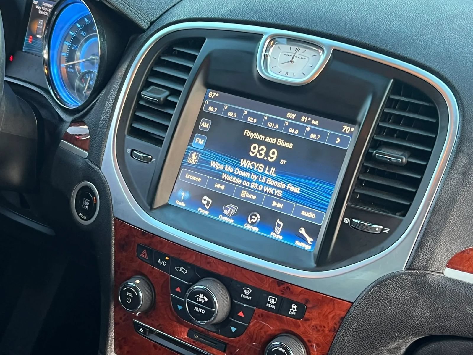 Used 2014 Chrysler 300 Uptown Edition RWD image 5