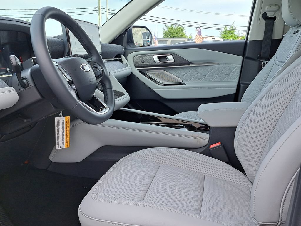 New 2026 Ford Explorer Platinum w/ LUX Leather Package AWD/4WD image 14
