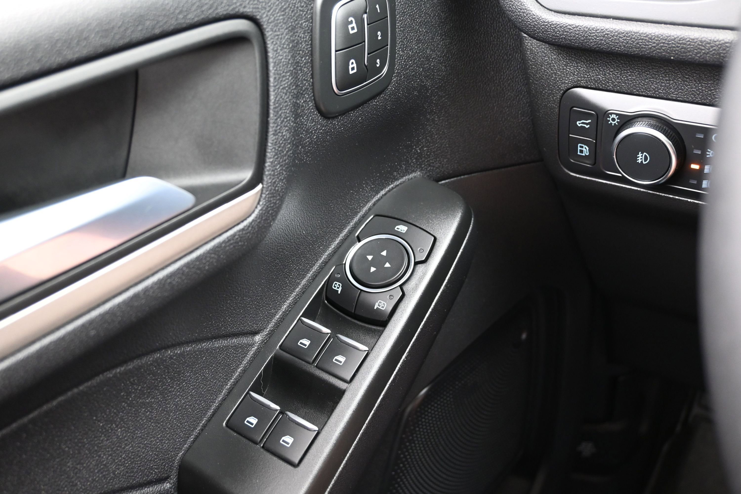 Used 2022 Ford Escape SEL w/ Technology Package FWD image 25