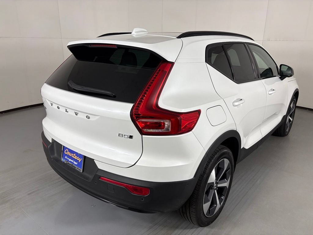 Used 2026 Volvo XC40 B5 Plus AWD/4WD image 8