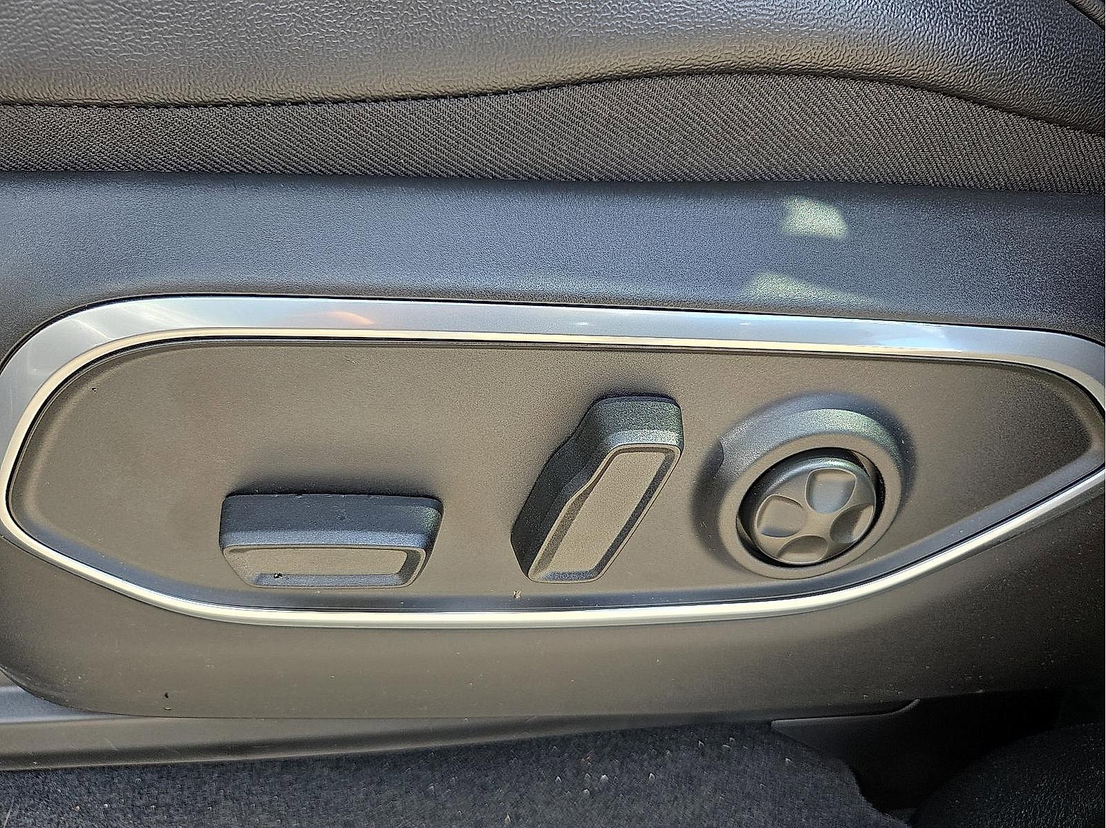 New 2025 Jeep Wagoneer L 4WD w/ Convenience Group I image 16