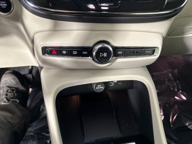 Used 2025 Volvo XC40 B5 Plus w/ Climate Package image 30