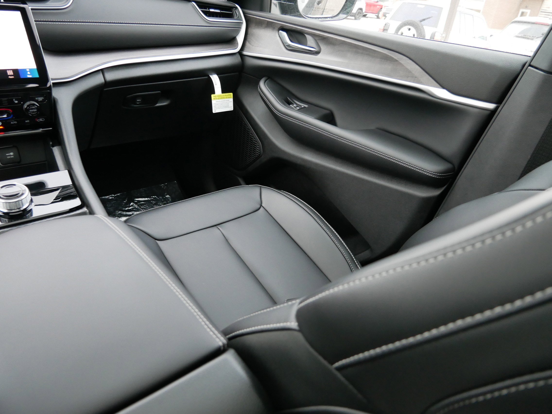 New 2025 Jeep Grand Cherokee Limited w/ Trailer Tow Package image 11