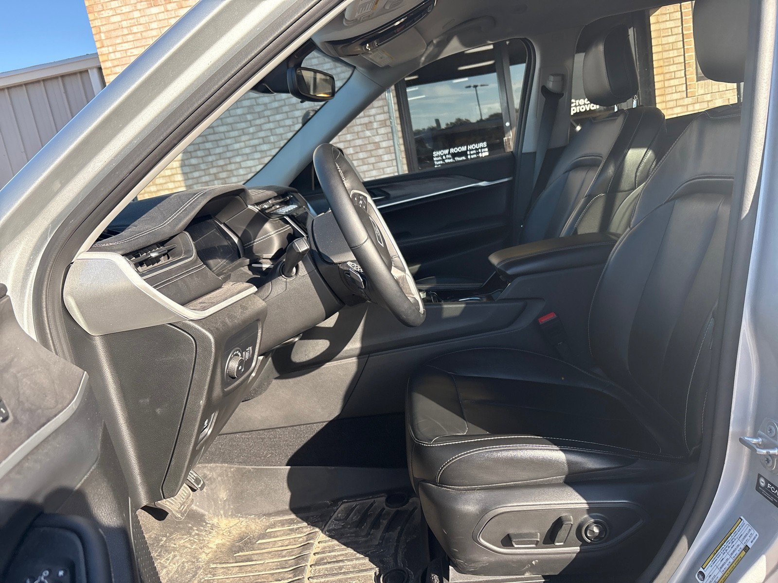 Used 2021 Jeep Grand Cherokee L Limited image 3