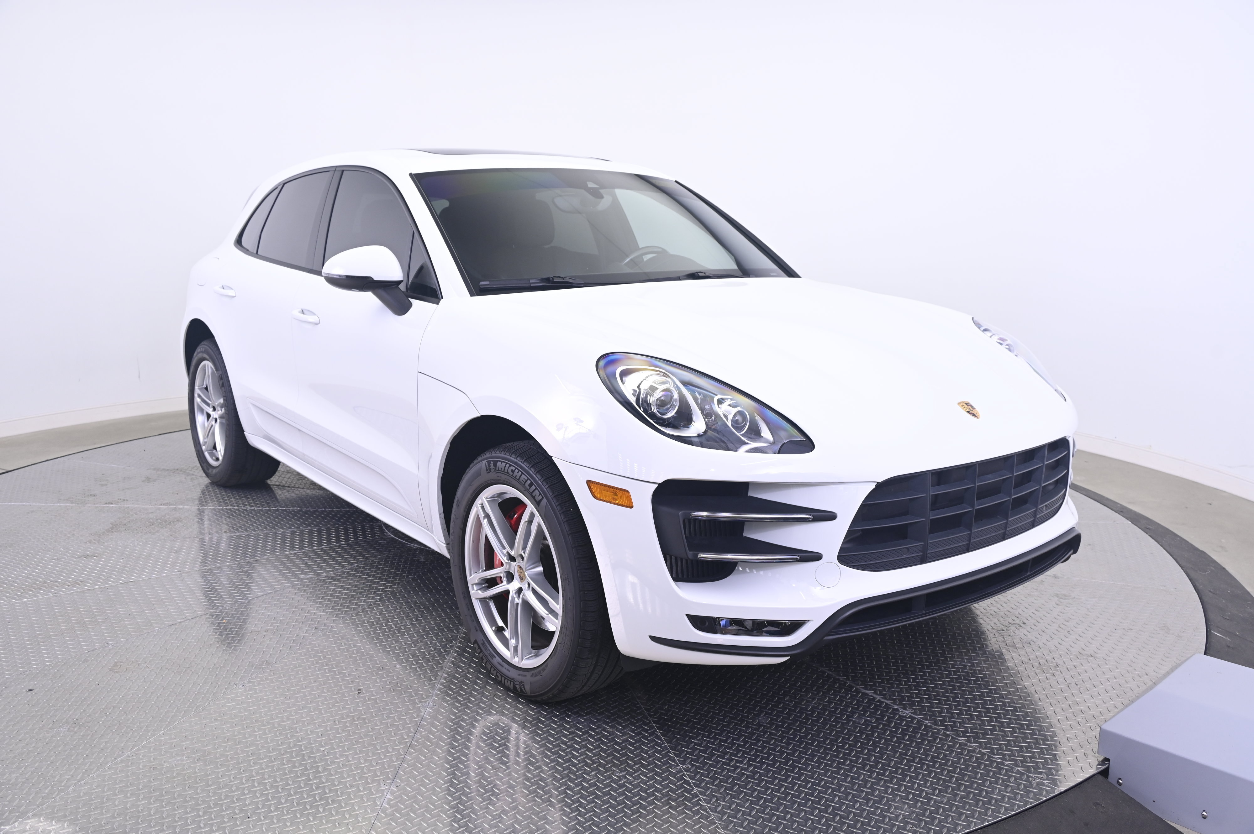 Used 2015 Porsche Macan Turbo AWD/4WD image 9