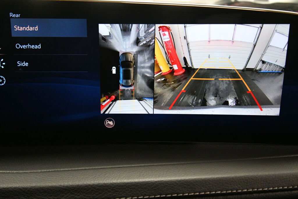 Used 2025 Cadillac XT4 Premium Luxury image 16