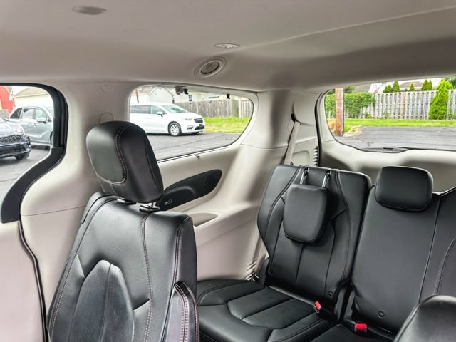 Used 2020 Chrysler Pacifica Touring-L Plus w/ Advanced Safetytec Group FWD image 23