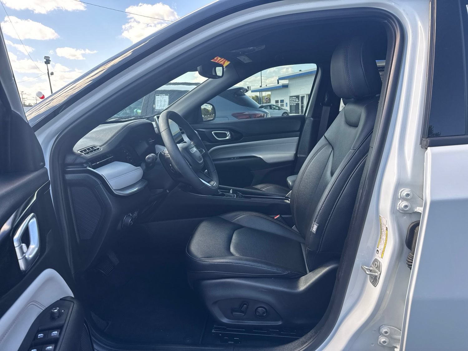 Used 2024 Jeep Compass Limited AWD/4WD image 16