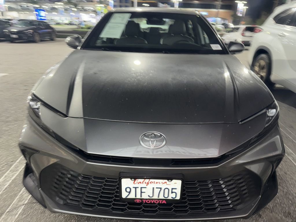 Used 2025 Toyota Camry SE image 5