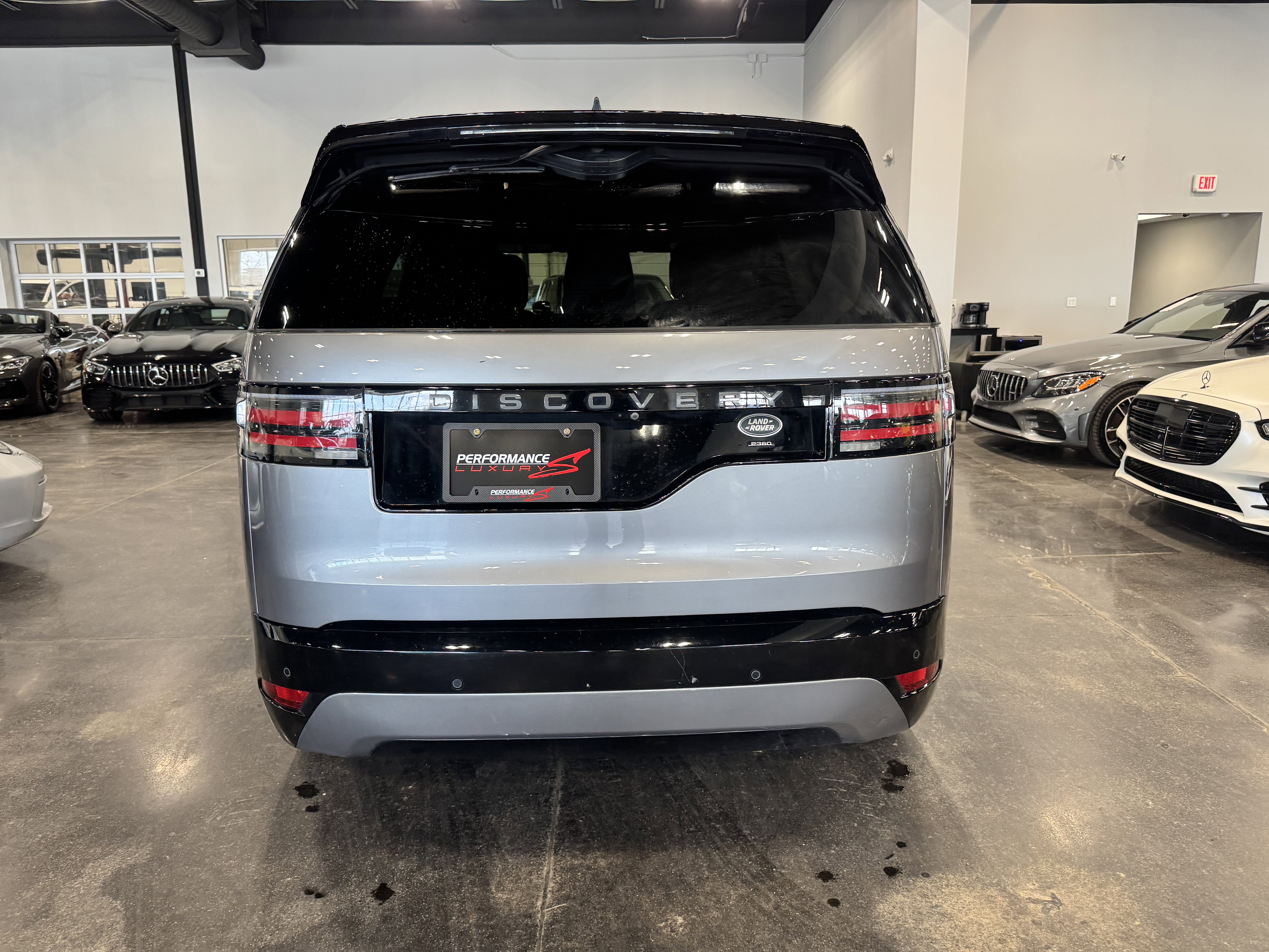 Used 2023 Land Rover Discovery S R-Dynamic image 22