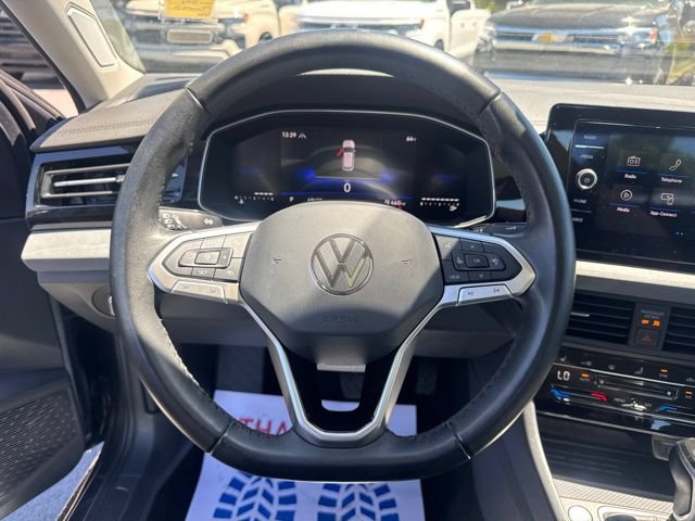 Used 2025 Volkswagen Jetta SE FWD image 16