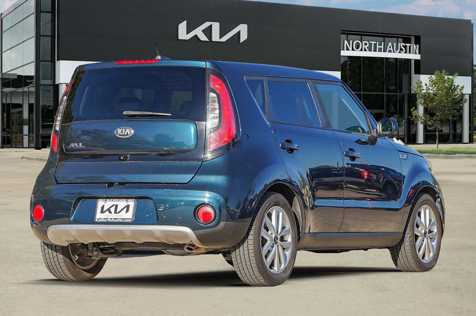 Used 2018 Kia Soul + image 6