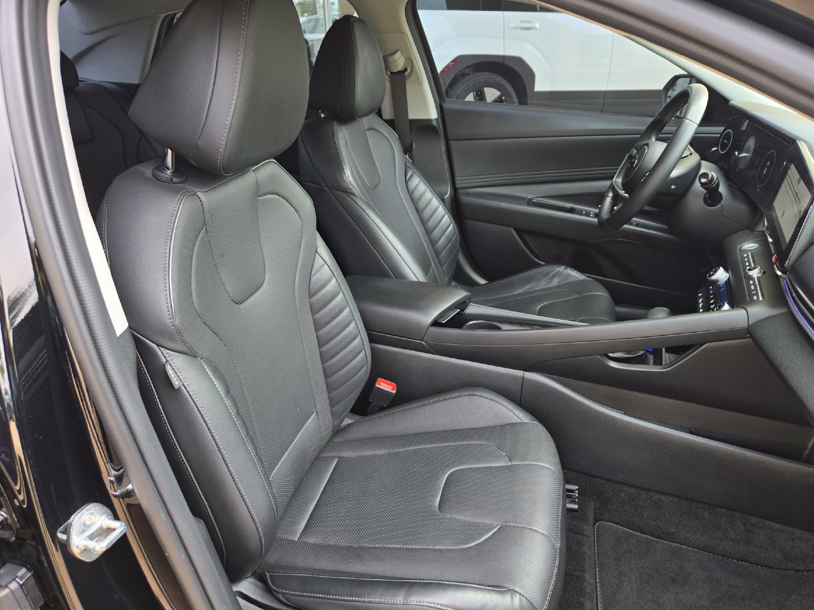 Used 2023 Hyundai Elantra Limited FWD image 25