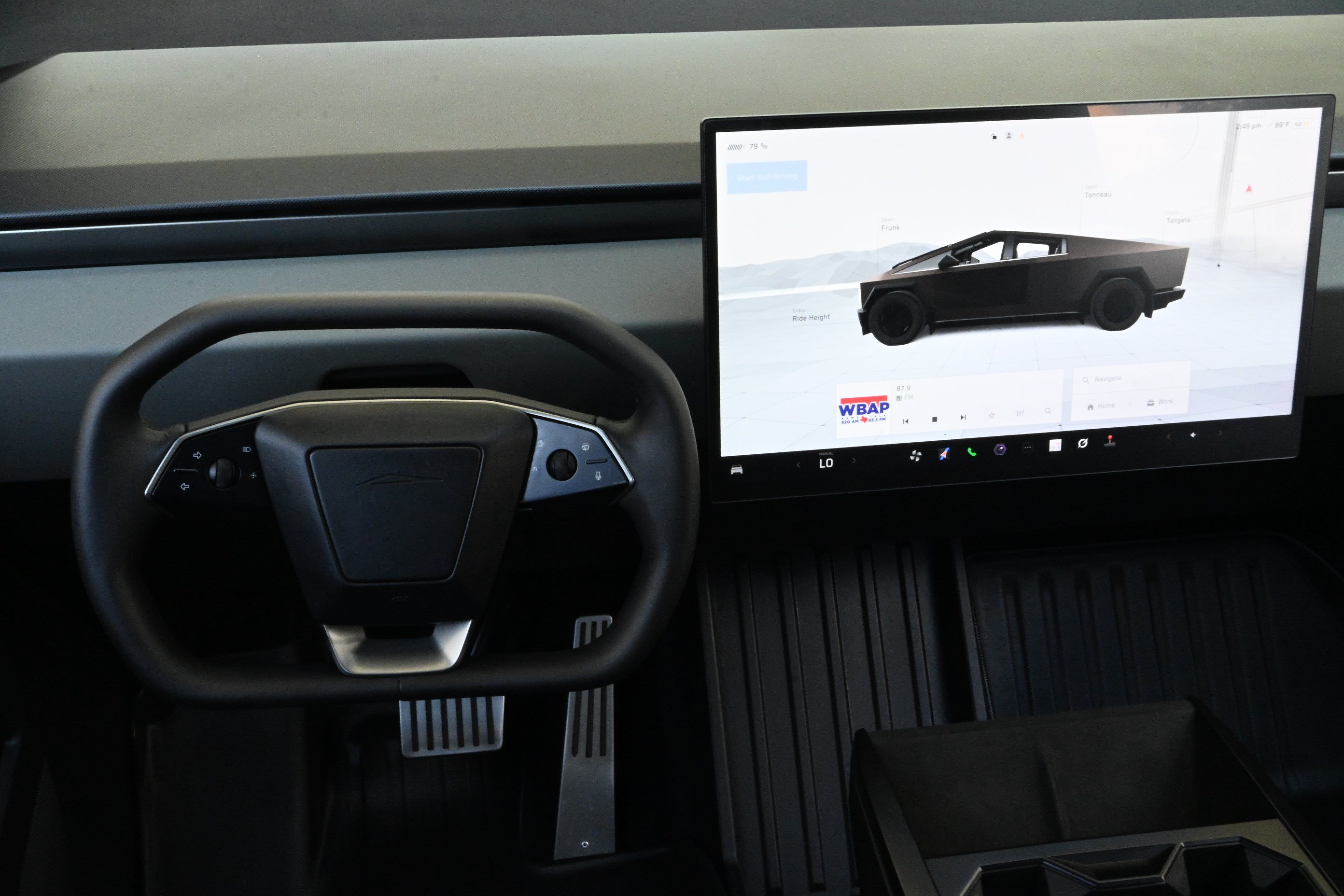 Used 2025 Tesla Cybertruck AWD Crew Cab image 15