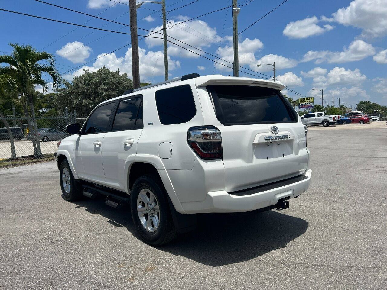 Used 2022 Toyota 4Runner SR5 Premium w/ Moonroof Package RWD image 5