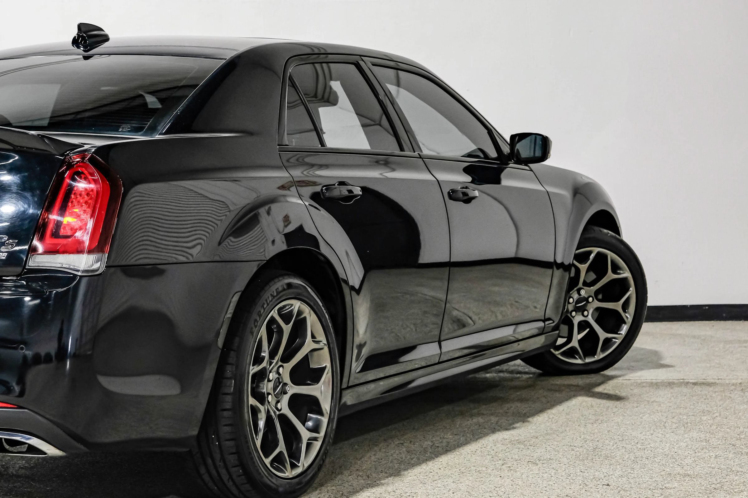 Used 2015 Chrysler 300 S w/ 300S Premium Group RWD image 17