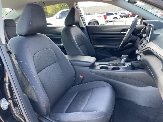 Used 2025 Nissan Altima 2.5 SV FWD image 25