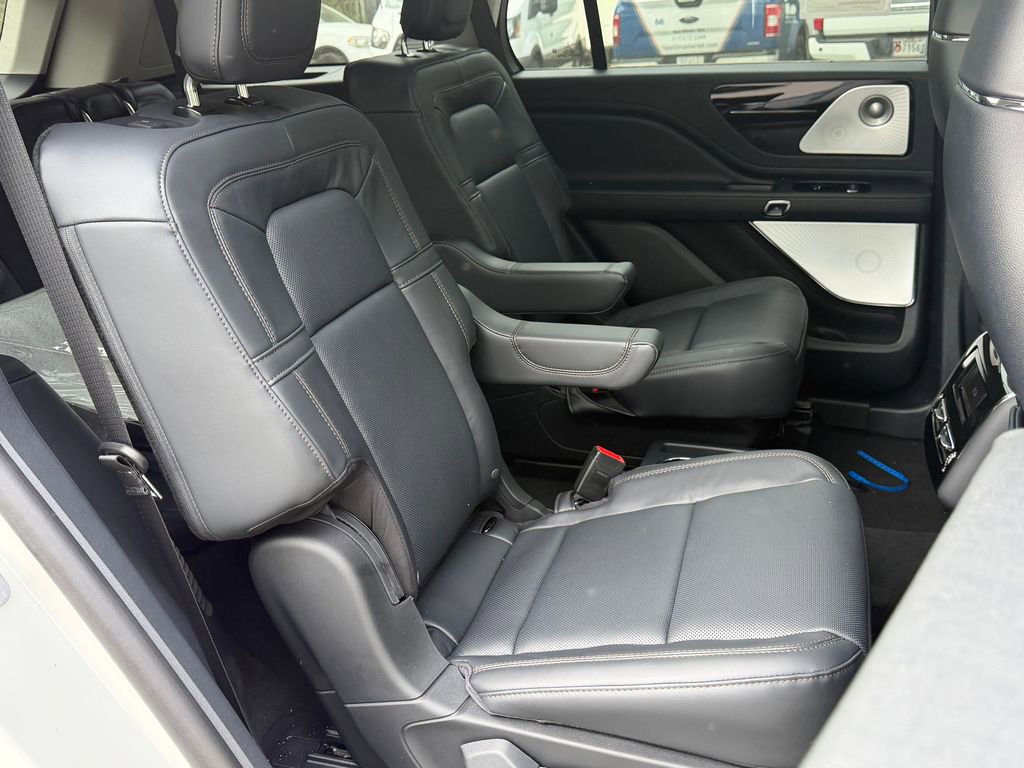 New 2026 Lincoln Aviator Reserve w/ Luxury Package AWD/4WD image 9
