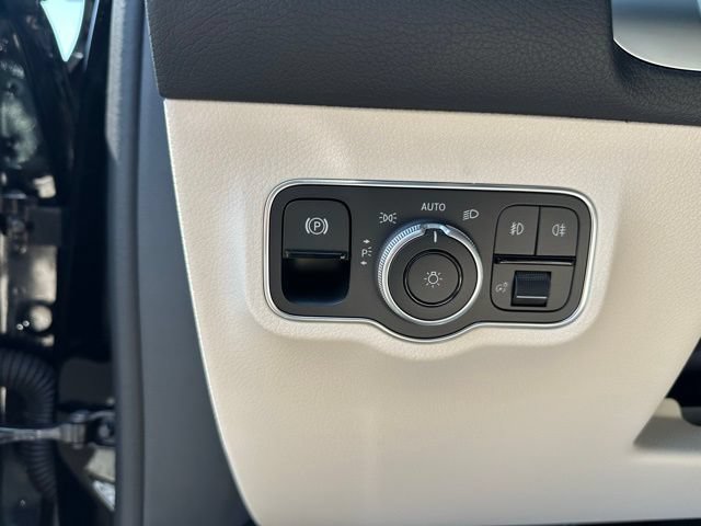 New 2026 Mercedes-Benz GLB 250 4MATIC image 13