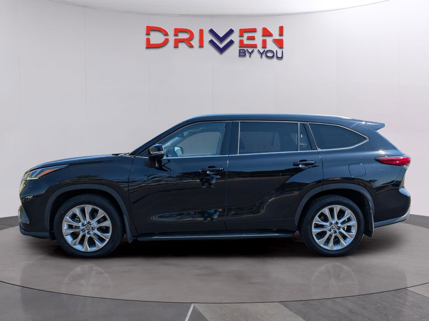 Used 2021 Toyota Highlander Limited image 2