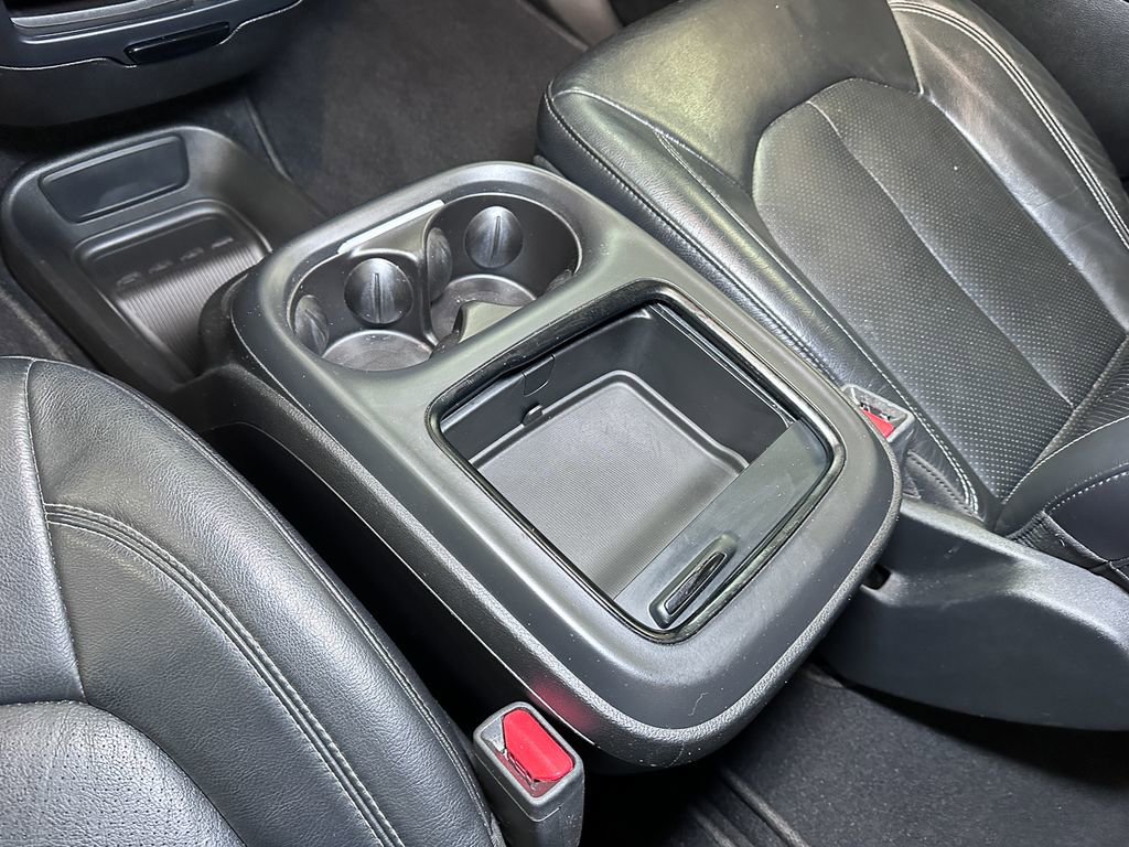 Certified 2022 Chrysler Pacifica Touring-L w/ S Appearance Package image 46