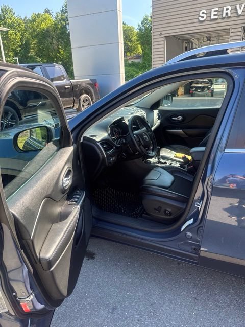 Used 2020 Jeep Cherokee Latitude Plus w/ Cold Weather Group AWD/4WD image 14