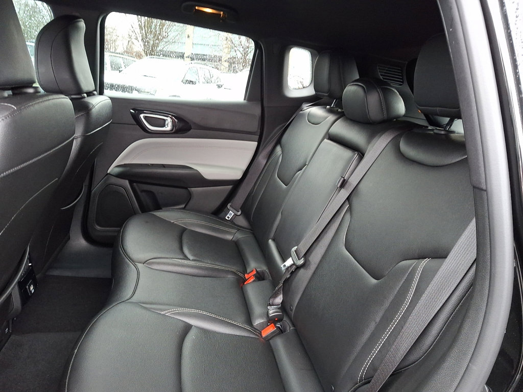Used 2025 Jeep Compass Limited image 20