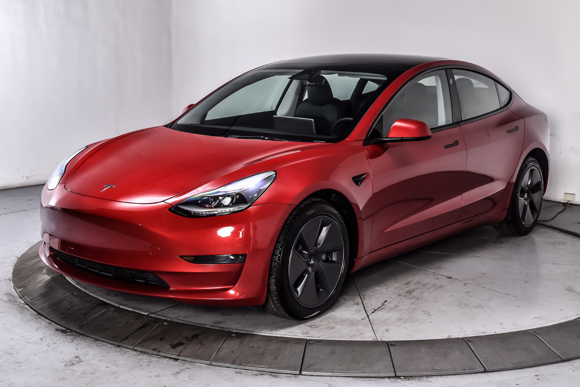 Used 2023 Tesla Model 3 Standard Range RWD image 3