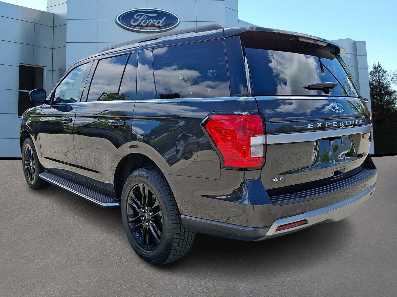 Certified 2023 Ford Expedition XLT AWD/4WD image 5