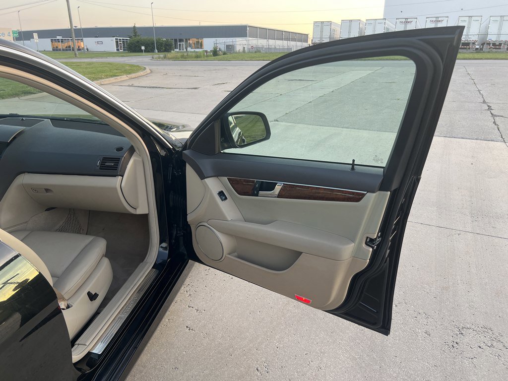 Used 2009 Mercedes-Benz C 300 4MATIC Sedan image 10