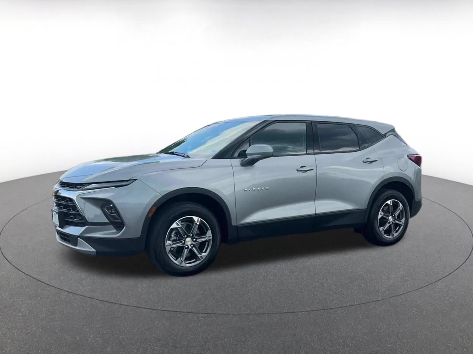 Used 2025 Chevrolet Blazer LT FWD image 8